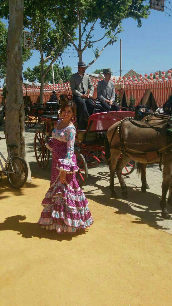 AlbillaFdez's tweet photo. En la feria de Sevilla agrandando el álbum de experiencias vividas http://t.co/qEaqklMXN8