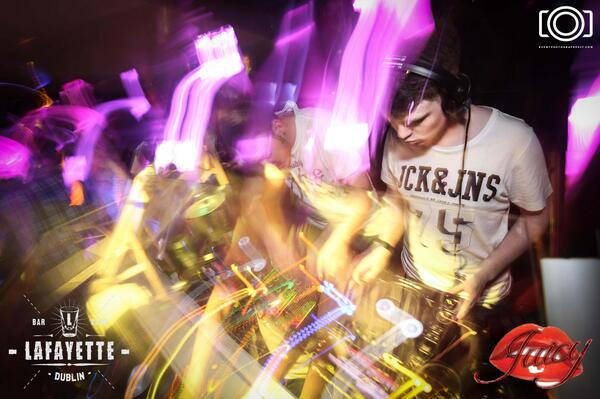 E17 photographer tweet media