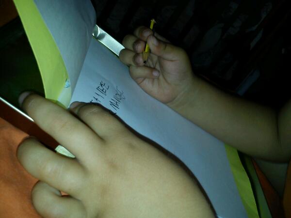 Angie_mami4x4's tweet photo. Escribe un cuento, ángel 4 años http://t.co/k6JaWXIhQA