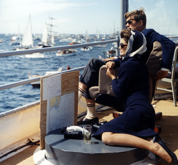 DanityParis's tweet photo. Au cœur de l'imagerie #preppy: les Kennedy ! On a enquêté sur ce look #BCBG anglo-saxon : http://t.co/nkTc8g9v4t http://t.co/nhkU3YOILr