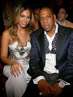ReaIGossip's tweet photo. 20 Hottest Celebrity Couples of 2014
==> http://t.co/hAT40uJS2e http://t.co/ZXYX4YiyH3