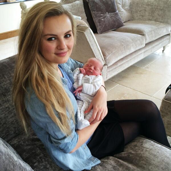 Niomi Smart Welcome To The World Daisy May Http T Co 0zwtut0zj3
