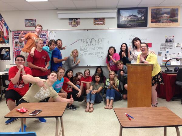 sydneycheyennne's tweet photo. PLEASE HELP OUR ENGLISH CLASS TO NOT TAKE OUR FINAL!!!! RT http://t.co/D6k4entCXd