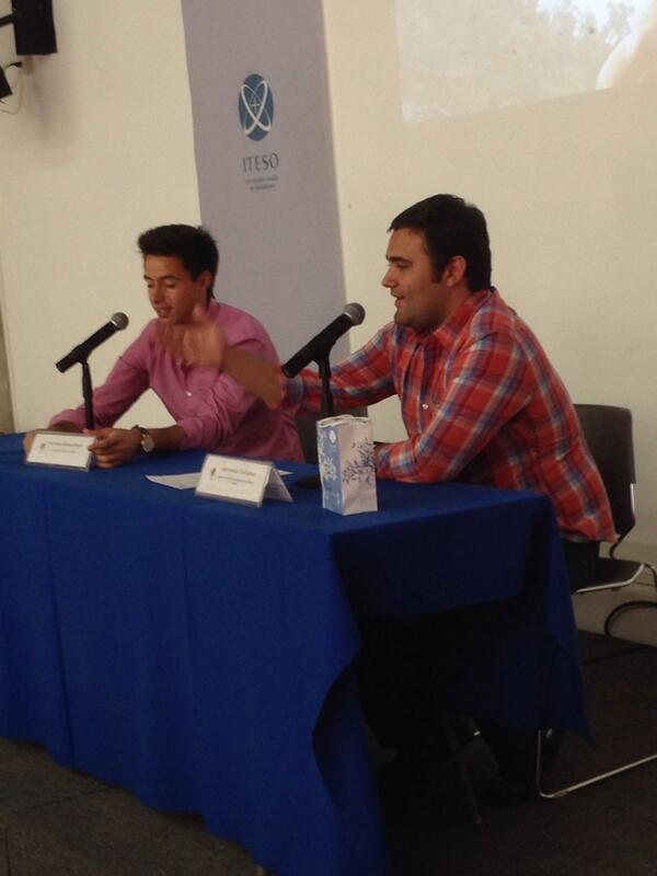 MUIOficial's tweet photo. Plática con @TonoRodriguez1 http://t.co/dUOz3tsQso
