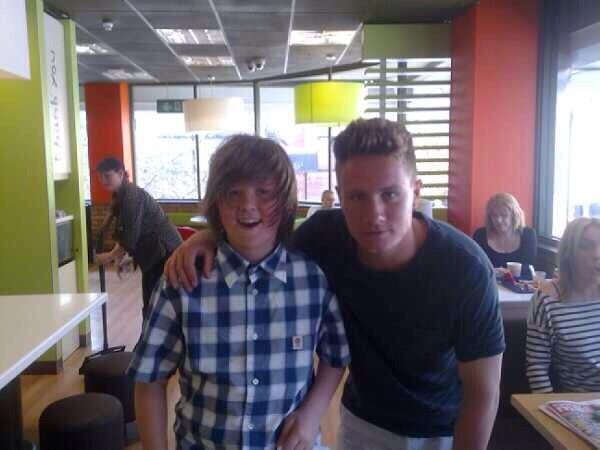 Fat_Trav's tweet photo. @siferry8 alright si how you been mate been a long time remember this? http://t.co/Yrf3rZ2Dhg
