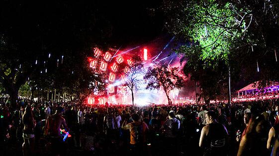 miaminewtimes's tweet photo. City commission has voted to keep @Ultra in downtown Miami. http://t.co/bGCJhn6ad5 #SaveUltra http://t.co/UaO3y0U9tS