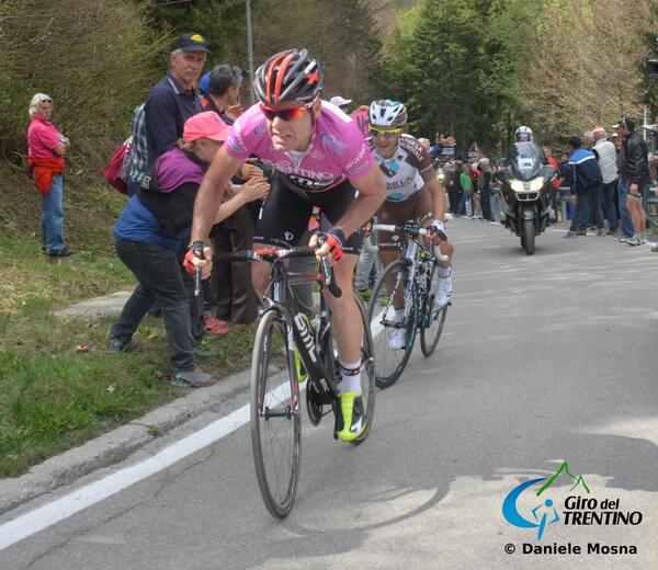 Tourof_TheAlps's tweet photo. Inarrestabile @CadelOfficial: a Roncone (@visitchiese)! il #Trentino14 trova il suo sovrano: http://t.co/WtuDtlPgng http://t.co/VtXCvEDgRQ
