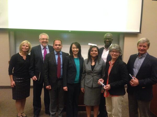 IRicardUSTMBA14's tweet photo. Excellent discussion on #RiskManagement hosted by the int'l business club at @USTbusiness #IBC #MBA #UST http://t.co/yvJS4ISyuU