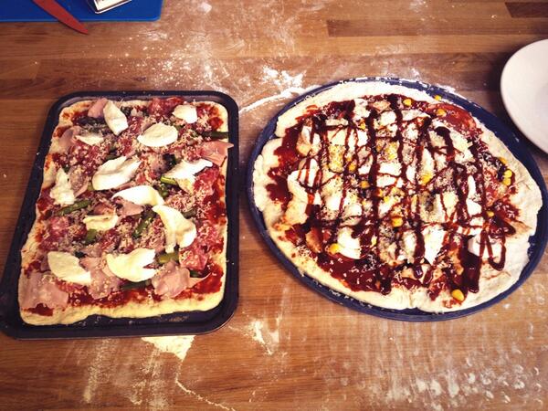 RexNye's tweet photo. #pizzatime http://t.co/1JC6bPQrW0