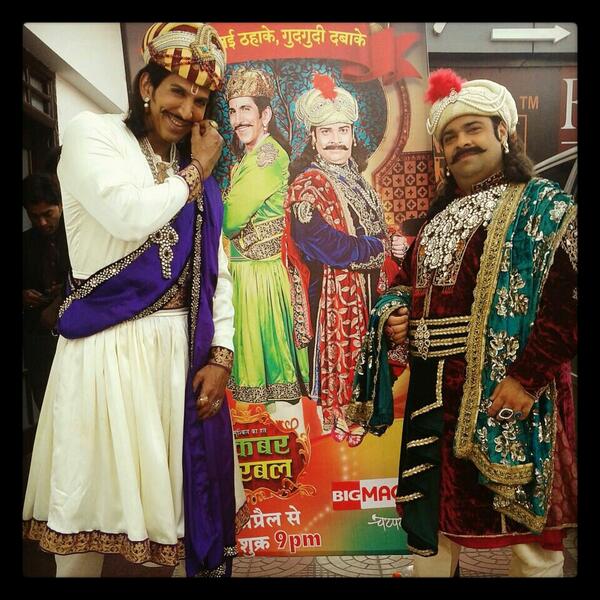tarunkatial's tweet photo. Big magic gives India it's first historical comedy.. Akbar Birbal thanks @ParitoshPainter sagars &amp; the team | Mon 9pm http://t.co/mzemYkh9Gh