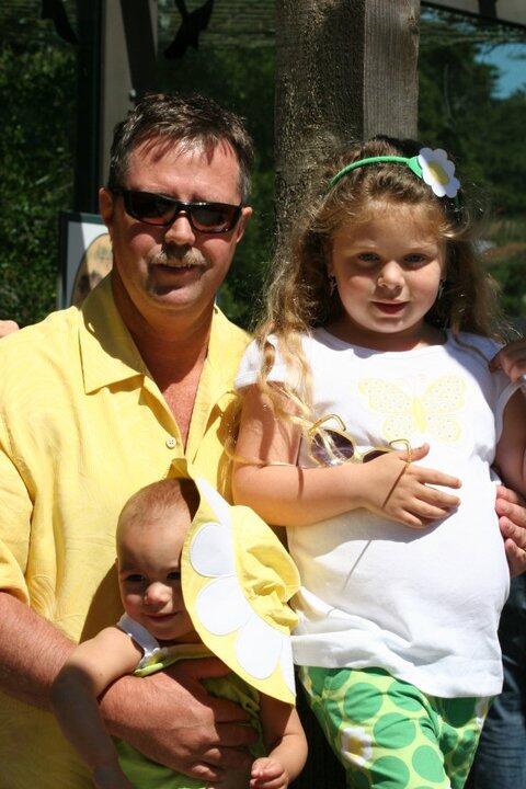 CharlesStiles65's tweet photo. Me &amp; The granddaughters @SantaBarbaraZoo #TBThursday http://t.co/b5KmxLVHc5