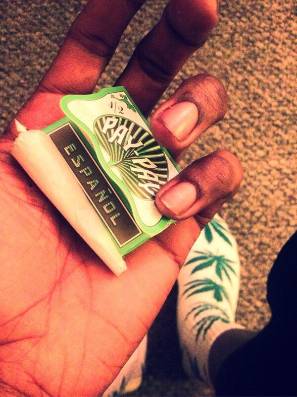 seekrooks's tweet photo. s/o @thecannabox . #paypaypapers #chongblunts #fathalves #huf #smokesumn #goodlooks 👌 http://t.co/SrdHaHws9T