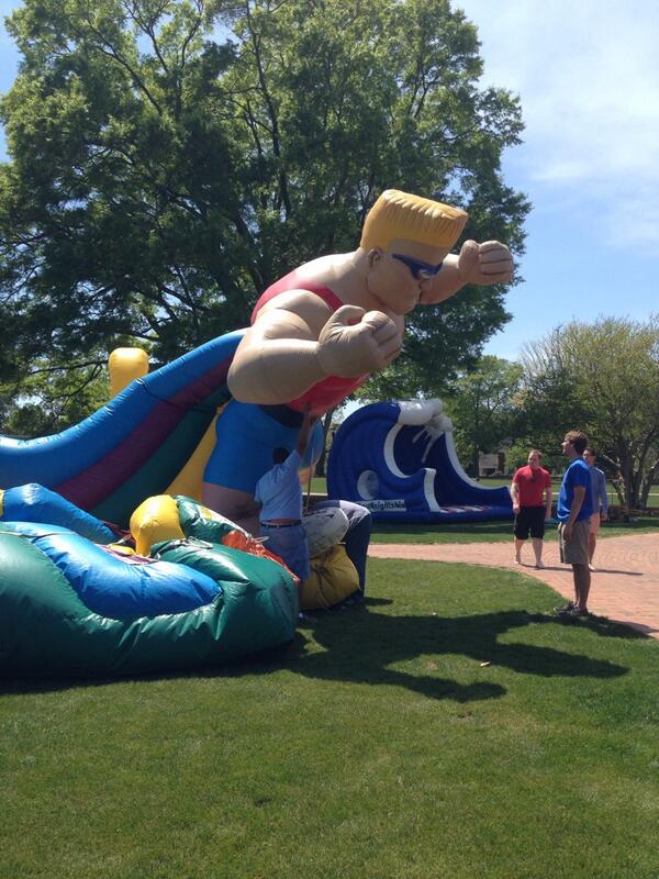 CU_Freshman_SGA's tweet photo. Setting up for the block party! Remember: 3pm-6pm http://t.co/O6t1OJ6doG