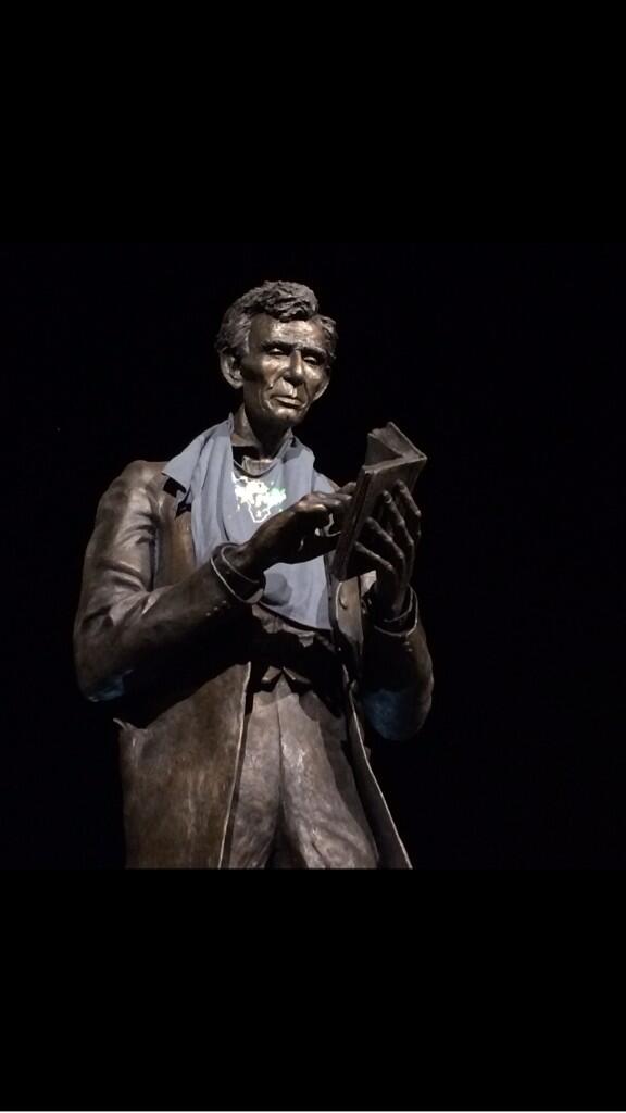 twentyaprils's tweet photo. Looks like we aren't the only ones excited for #twentyaprils TOMORROW. #lincolnknowsbest #lincolnlovespaint http://t.co/3fc2MDBbD3