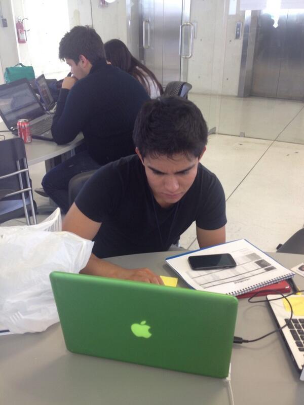 gaby_ar's tweet photo. El más guapo!!! #apuetalotodooganaletodoopierdelotodo #edutrading http://t.co/VdtN2hHRTE