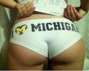 UofM_Boobs's tweet photo. Who doesn't love Michigan http://t.co/Bq4pe1S6mZ