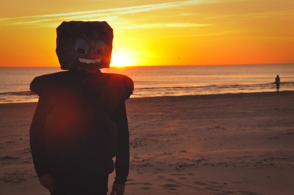 Izgāju pastaigā pie jūras. Man viena no miļākajām vietām, kur sakopot domas un izteikt tās visumam. :)