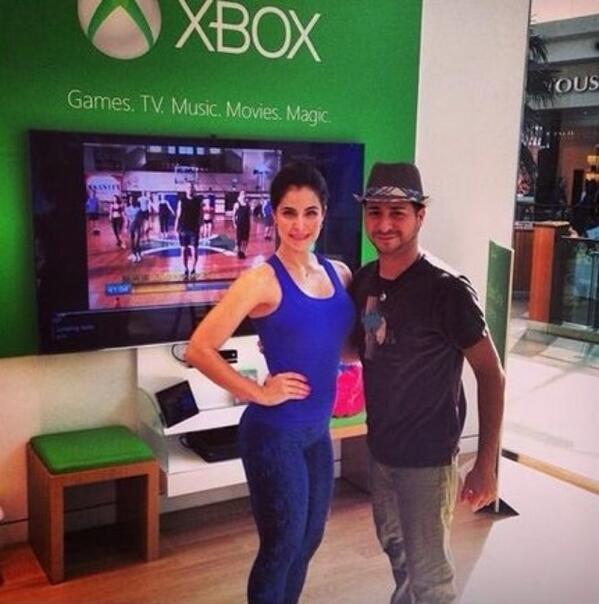 A Carol Kuster, mora na Florida e está promovendo pra Microsoft os jogos de fitness do novo X-Box. Vale conferir!