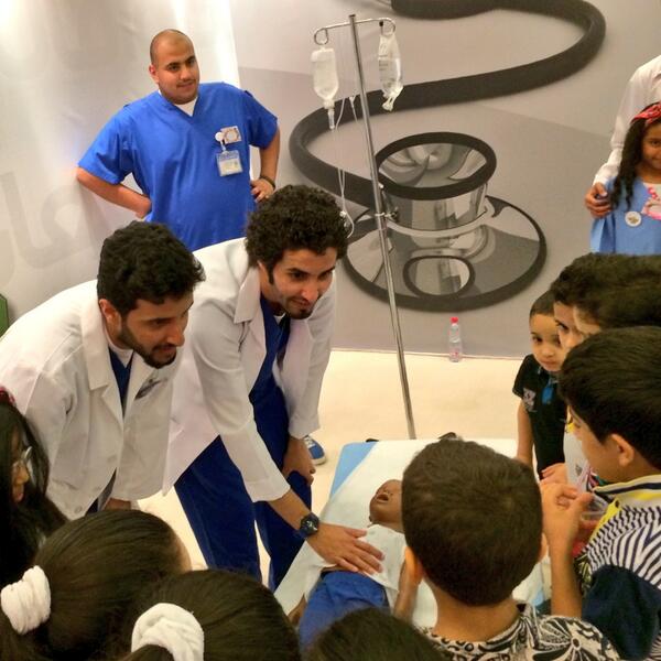 WellWillG's tweet photo. تعليم الأطفال مبادئ التمريض .. وزرع حب هذه المهنة الانسانية بداخلهم في #يوم_التمريض_الخليجي http://t.co/BFgwue1JbA