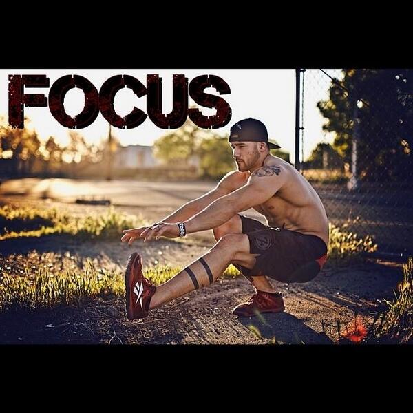 FemaleFitness2's tweet photo. Don't give up on what you want the most, for what you want now. #willpower #stayfocused http://t.co/a8H81PB90M