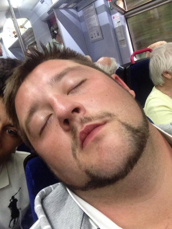 OllieGould's tweet photo. @_Jeeem @AndrewFewings Boring me now 💤💤💤💤💤 http://t.co/oXJVRTCQfA
