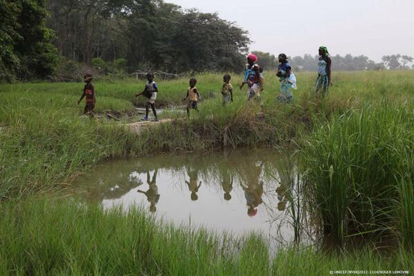GlobalGoalsUN's tweet photo. The long &amp; winding “cold chain” to reach every child with vaccines http://t.co/SngtYGXIc2  http://t.co/7vqOfHqqky via @UNICEF #vaccineswor
