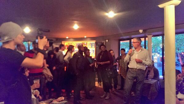 Le discours de Stéphane qui représente Anak Bali :) #AperoSolidaire et tout le public est très attentif :)