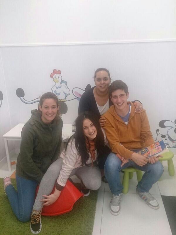 Carmencaro4's tweet photo. En la granja de Garcia Lizana con @AnitaOrtiz95 @fatimag91 y @mario22sanmi http://t.co/WARwpfUGyy