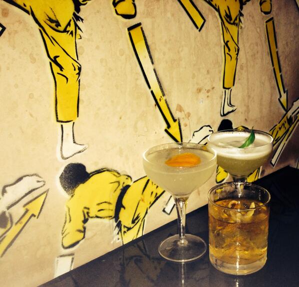 RebeccaMcCosh's tweet photo. #Dragonfly is one of my #Edinburgh favourites. We just had to stop by on our @GiltGin #CocktailTrail http://t.co/TVefSoi6Kq