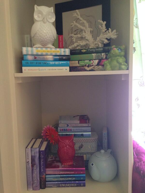 Cammidee's tweet photo. This makes books look even prettier... Why didn't I do this sooner?! #springcleaning http://t.co/79aeG3FfWH
