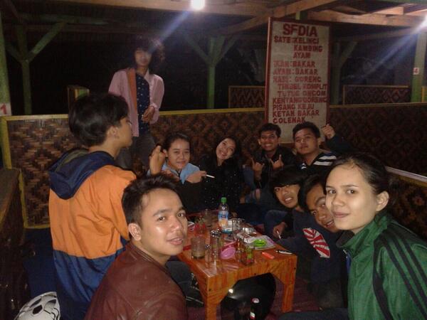 Ya beginilah kurang lebih muka muka dari kami saat kopdar tadi di lembang 😝