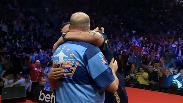 Dartjournalist's tweet photo. Raymond van Barneveld 7-3 Adrian Lewis http://t.co/fL3XfpXh7B