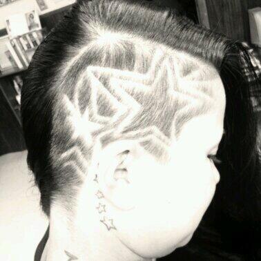 shukeetheartist's tweet photo. #work #ladybarber http://t.co/yRnNyMs1xg