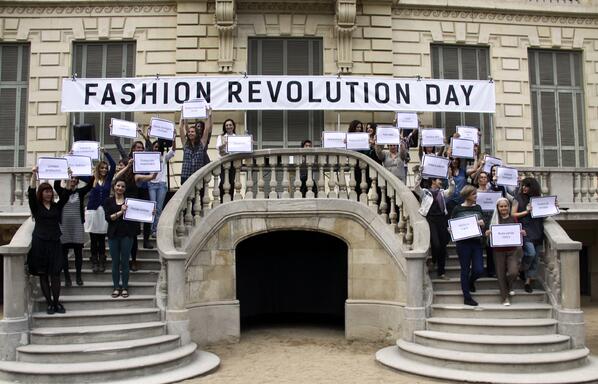 Així ha acabat la #pasarelasostenible. Gràcies a tots! #insideout #whomadeyourclothes #FashionRevolutionDay