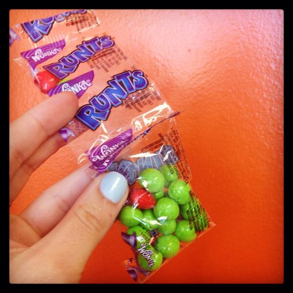 MainStTweet's tweet image. What's going on here @WONKAnation ?! #wonkacandy #packagingproblems