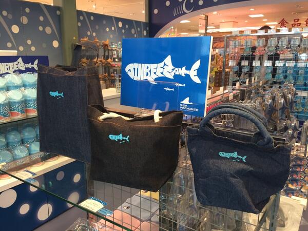 横浜 八景島シーパラダイス公式 八景島シーパラダイス ジンベエザメグッズ専門店 その名も ジンベエshop は本日25日オープン 店内はまさにジンベエザメ一色 ご来店お待ちしております 待ってるよー Http T Co D3lokkzhsa