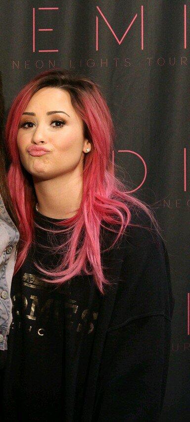 FakeOfRol's tweet photo. Demi lovato- @fakeofdemetria http://t.co/qFclh9IWa1