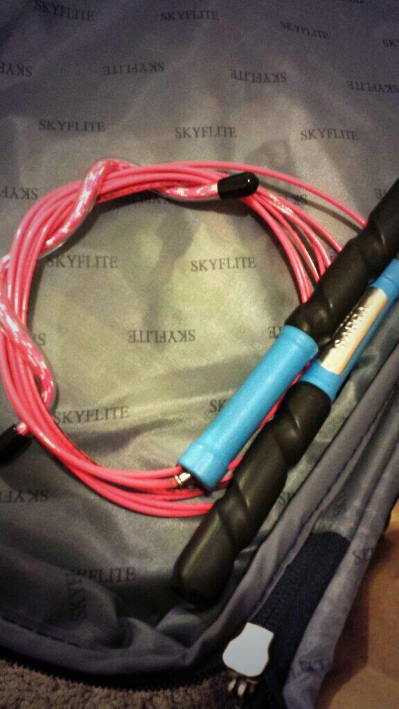 ZoomEdita's tweet image. @SarraDally packing! Hopefully I&apos;ll be back with 50 #doubleunders &amp;amp; will find your 5 #strictpullups 😈 #challenge