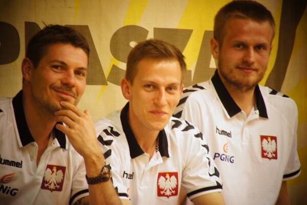 PiotrkowBHT's tweet photo. Kadra #beachhandball na meczu MKS Piotrkowianin - KPR Legionowo(26:25)
#piotrkówtrybunalski #piotrkowianin #handball http://t.co/bHlU6oBZGQ