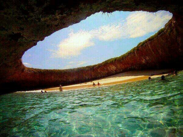 incredibleviews's tweet photo. Hidden beach in Mexico http://t.co/o2phQgtnsQ