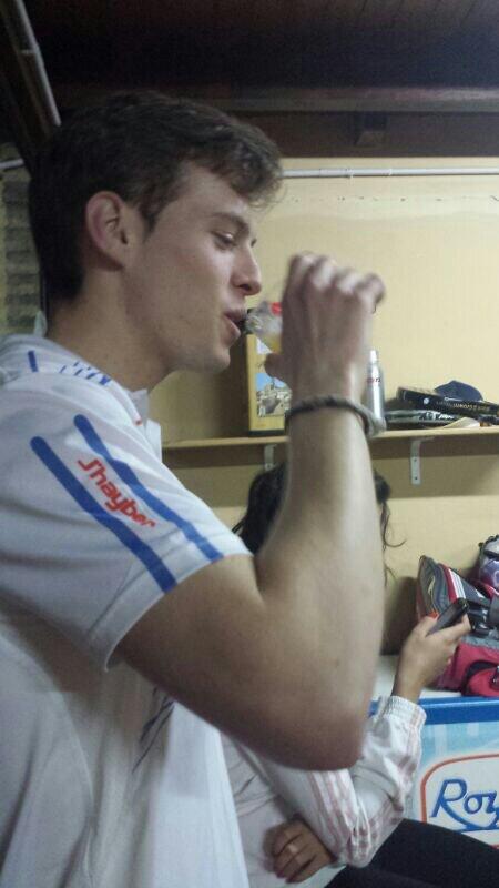 Pibetron's tweet photo. @danielmanrey @Ivan_Yerno @ArualPanal  este es tu novio hija mia. Ya lo hemos dejao en casa por fin. No se queria ir. http://t.co/ze9mAB4FdF