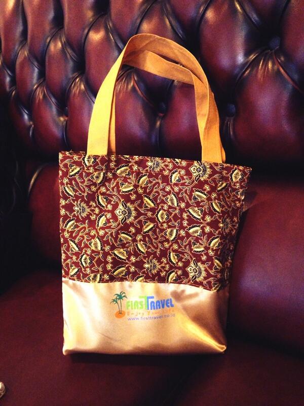 FirstTravelFT's tweet photo. assalamualaikum jamaah FT dapatkan souvenir cantik kami di kantor FT yaa #limitedEdition http://t.co/FzyduodWM5