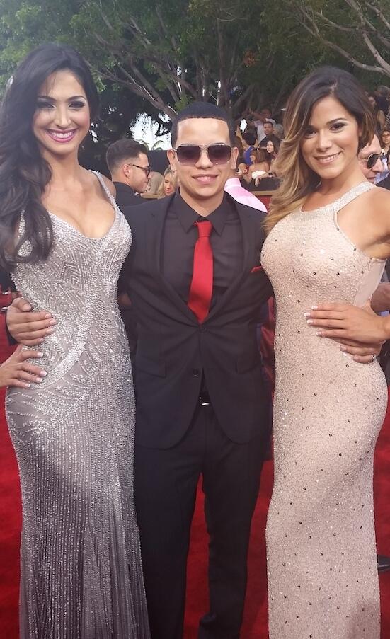 LatinBillboards's tweet photo. Foto titulada: ¡la difícil vida de @JAlvarezFlow! #Billboards2014 http://t.co/Yg8Aujp03T