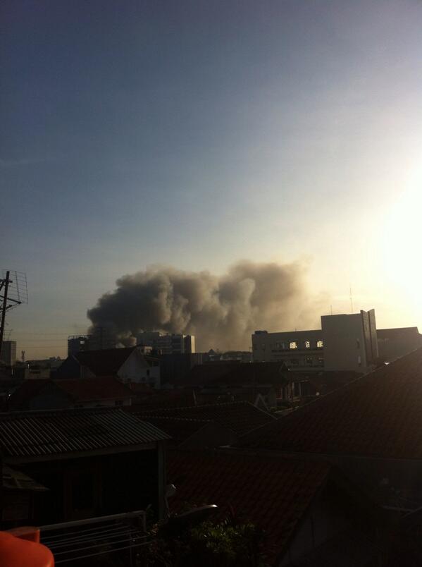 ianfirdaus's tweet photo. Kenapa mesti Pasar Senen si? http://t.co/CGSJkovSYh