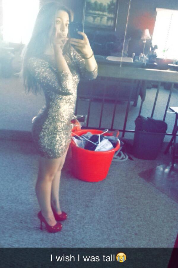 ashleyjamila_'s tweet image. when I'm bored I put on fancy dresses and heels and walk around my house😂👗👠 #boredlife