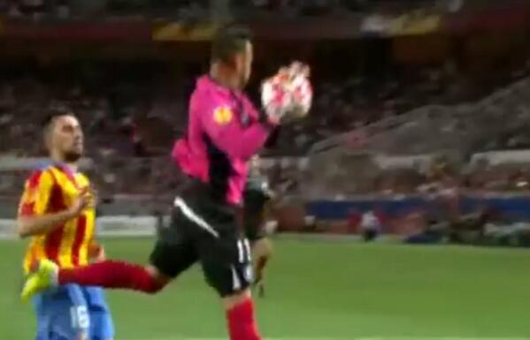Senyor___X's tweet photo. Increïble que gente valore lo que ha hecho Beto... estas cosas son la vergüenza del fútbol y quien las hace también http://t.co/LX2xcv4o7E