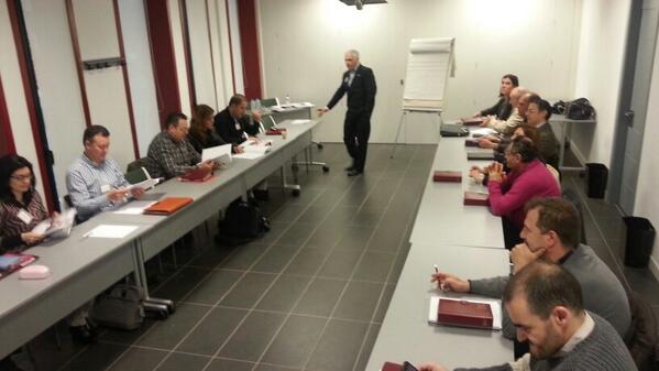 CrecimientoBNI's tweet photo. En BNI la formación es fundamental. 
Hoy toca taller de desarrollo de grupos! http://t.co/mlCzgaxWWi