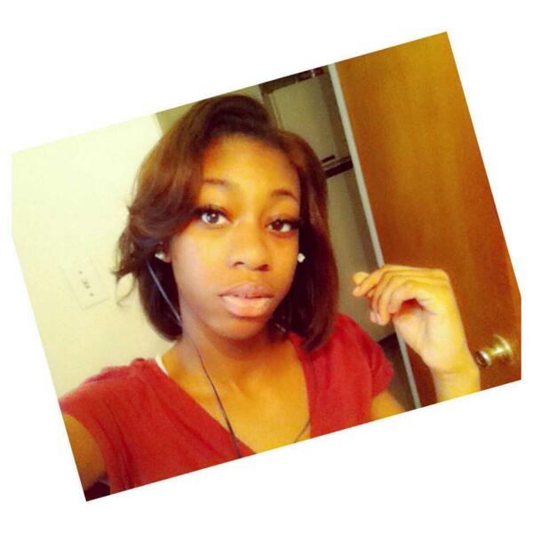 MBsweethearts's tweet photo. "@____SheShexoxo: If you're team #LEO quote this with a selfie. #LeosWeAre #ZodiacAreUs 😉💁👊♌️ 💁 http://t.co/4cLwRA3wpP