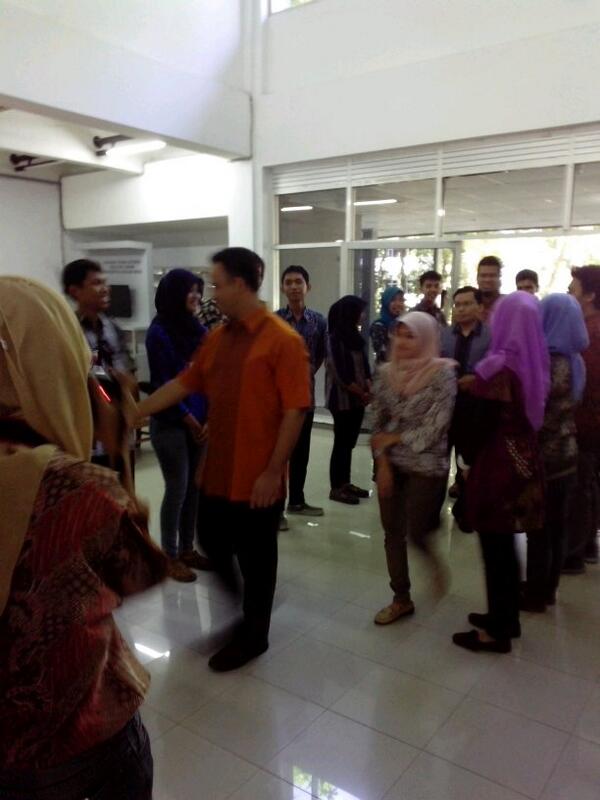 selmt dtang pak <a href="/aniesbaswedan/">Anies Rasyid Baswedan</a> di <a href="/geodesiugm/">Teknik Geodesi UGM</a> <a href="/geodesiugm55/">55thn Geodesi UGM</a>