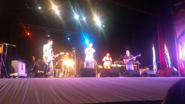 Esto fue hace rato, los panas de <a href="/Reggaercito/">Reggaercito</a> en el teatro Luis Mariano Rivera de #Cumaná